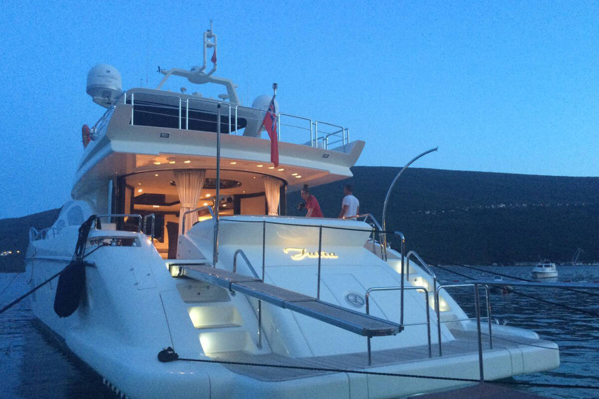 Екстер'єр Azimut 98 Leonardo