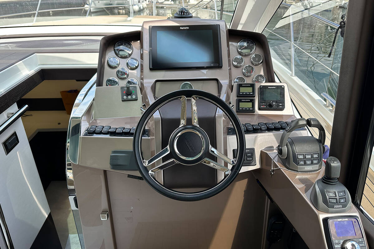 Helm station