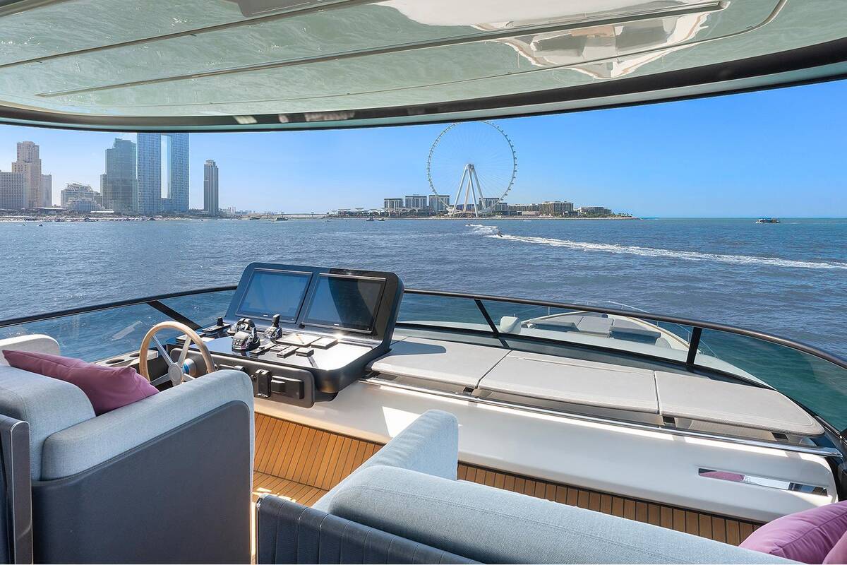 Helm station on flybridge