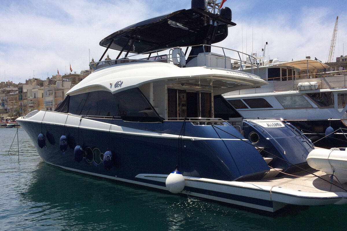 Exterior MCY 65 2012