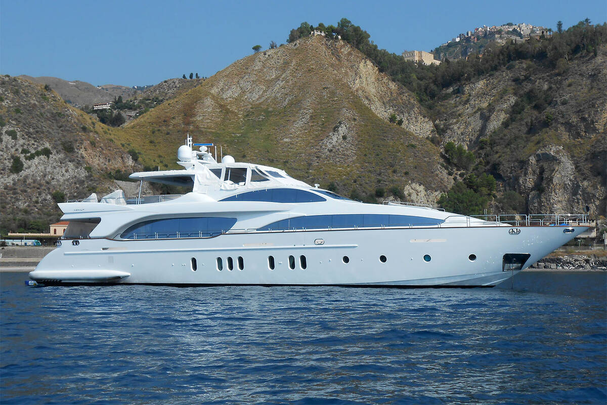 Exterior Azimut 116 Artemy