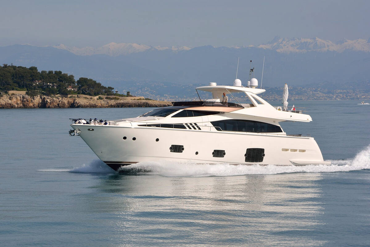 Exterior Ferretti 800 2015