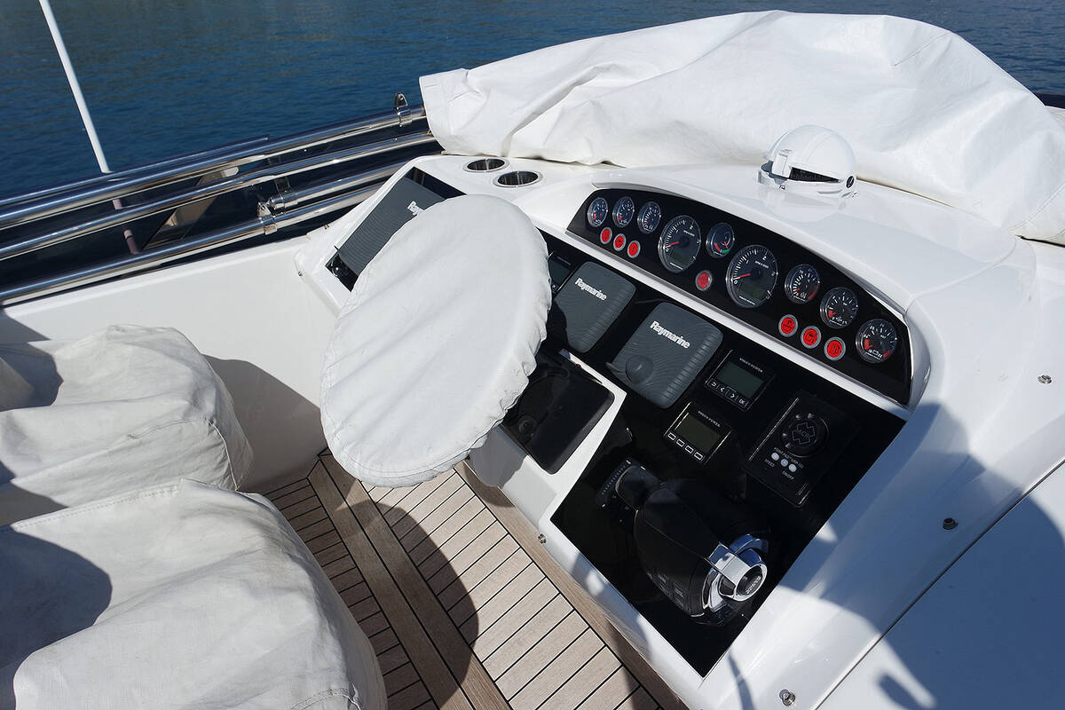 Helm station on flybridge
