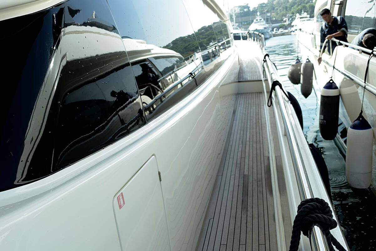 Exterior Ferretti 800 2015