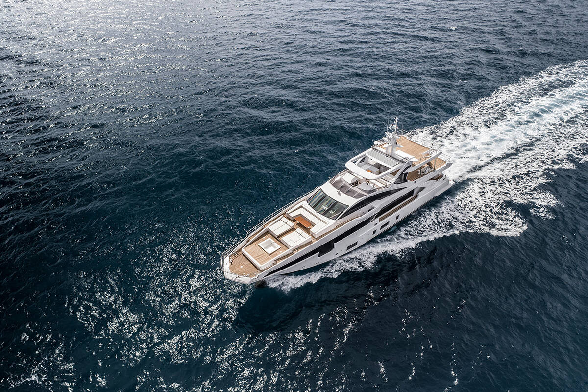 Екстер'єр Azimut Grande 35 METRI