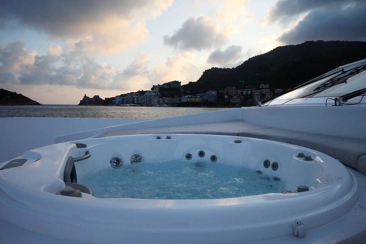 Jacuzzi in the bow