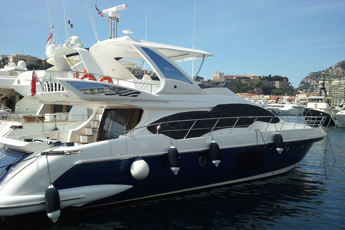 Exterior Azimut 64 2013