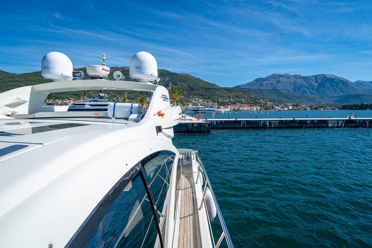 Exterior Azimut 68s