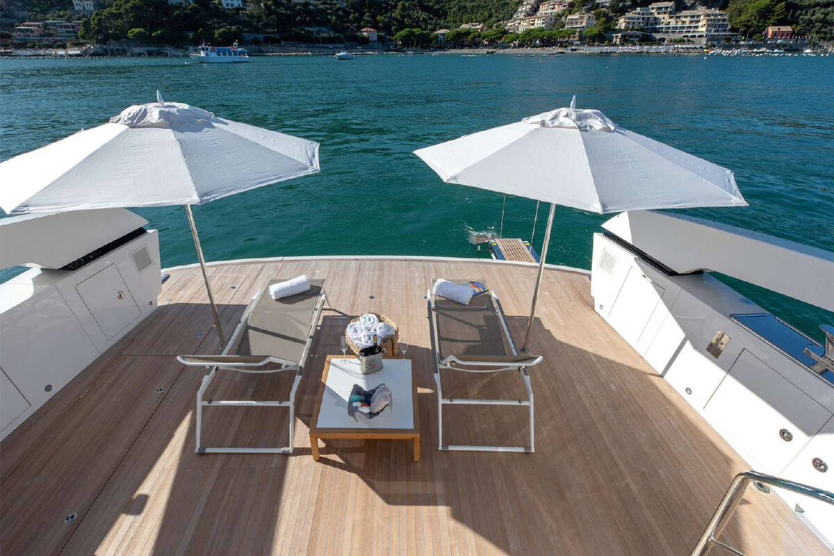 Beach club on aft