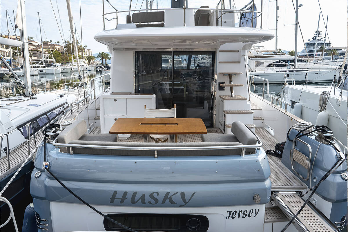 Exterior Magellano 53