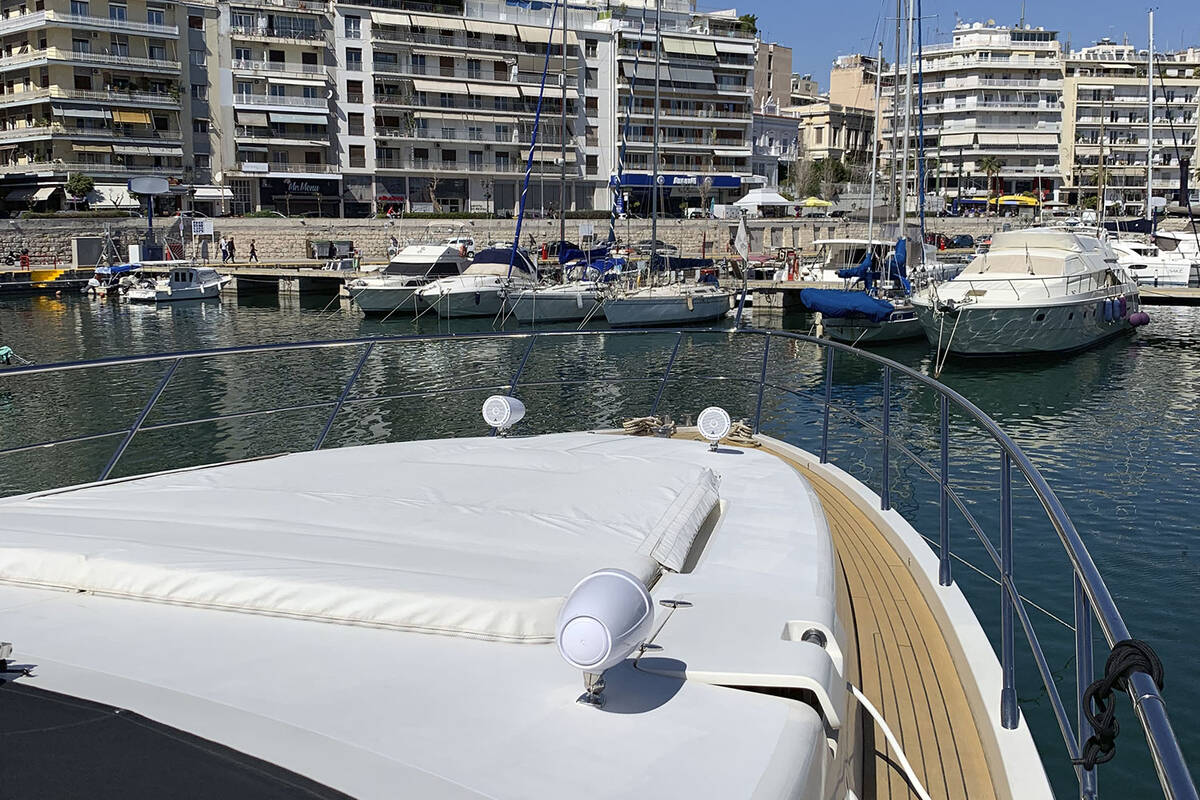 Place a sun on the nose of the Azimut 86S