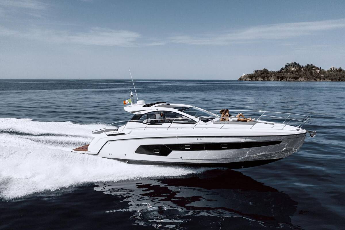 Azimut Atlantis 45 Exterior