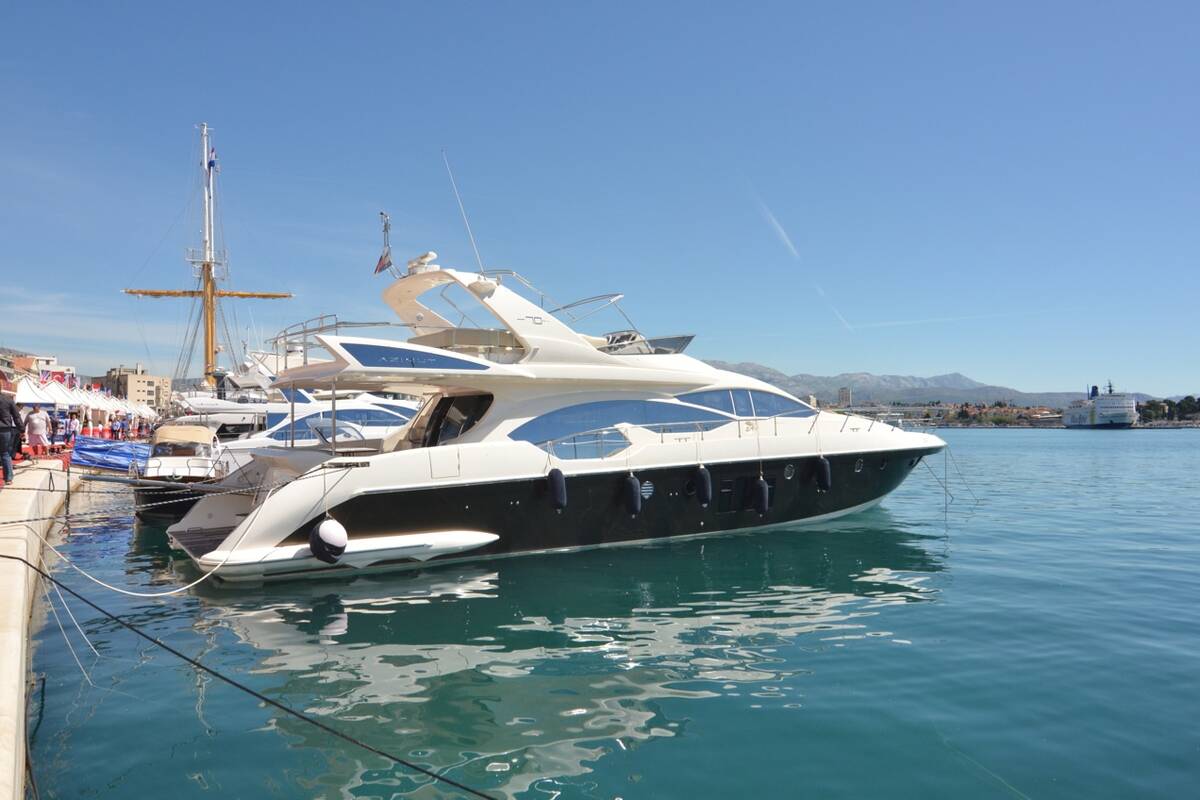 Exterior Azimut 70 2009