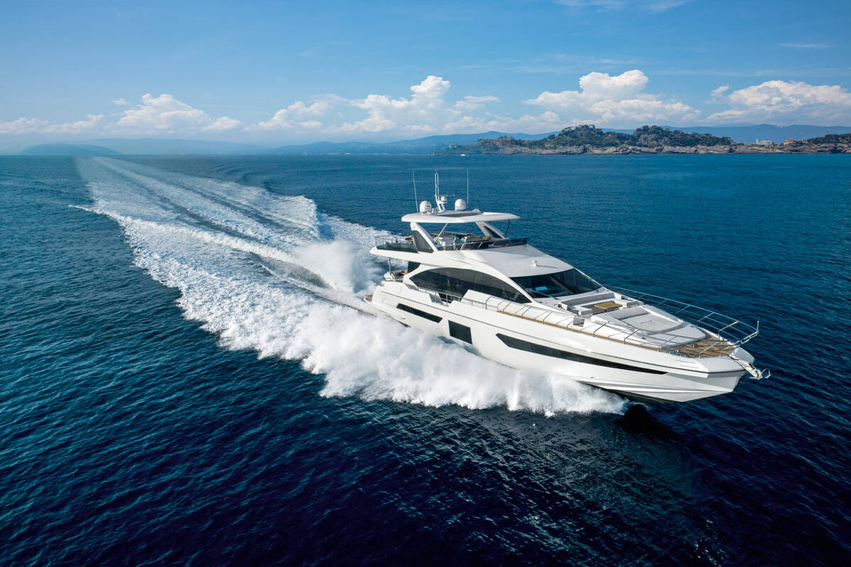 Екстер'єр Azimut Grande 25 METRI