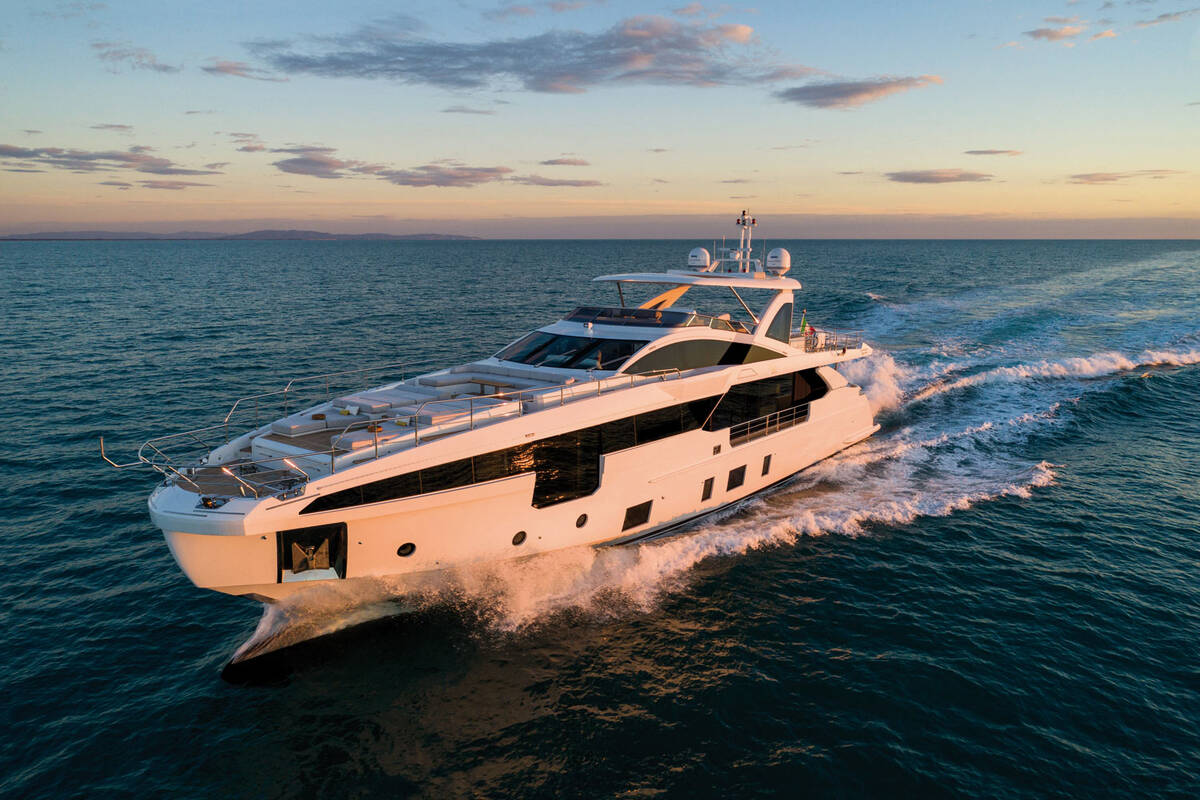 Екстер'єр Azimut Grande 32 METRI
