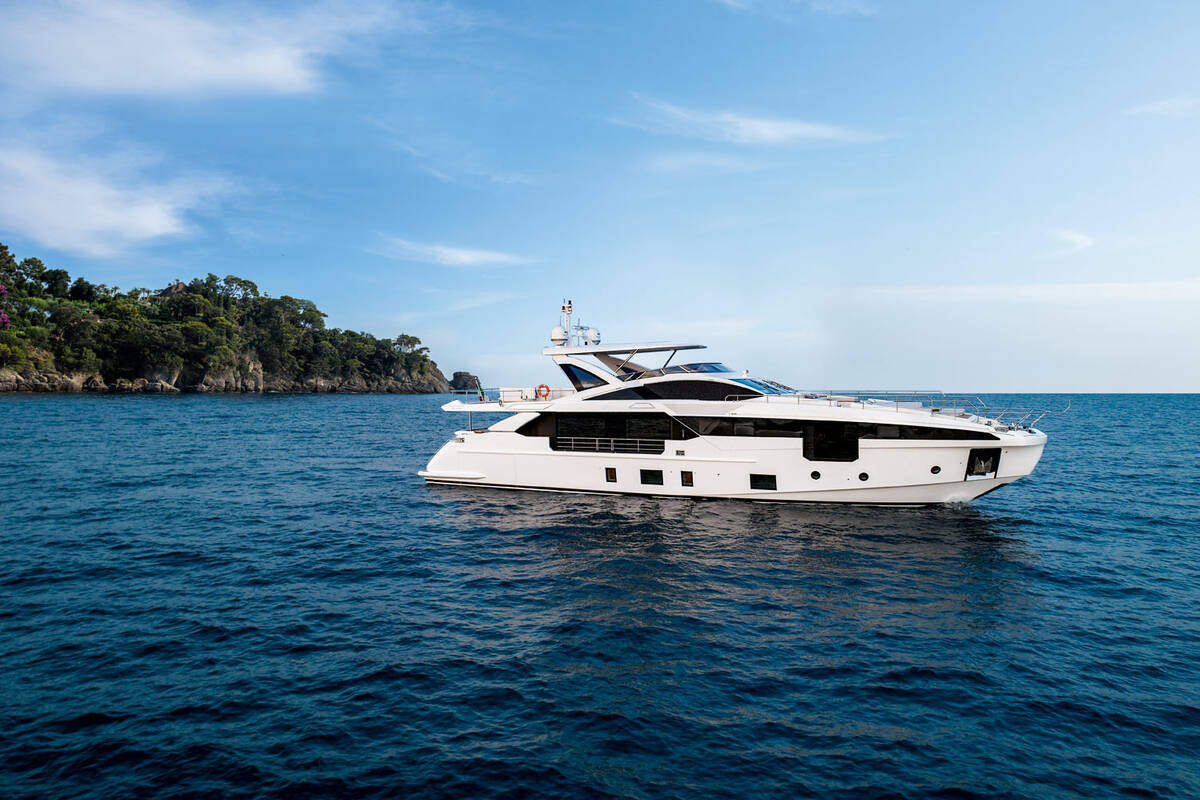 Екстер'єр Azimut Grande 32 METRI