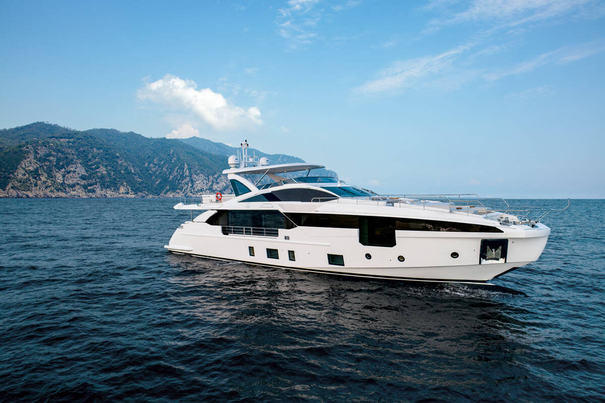 Екстер'єр Azimut Grande 32 METRI