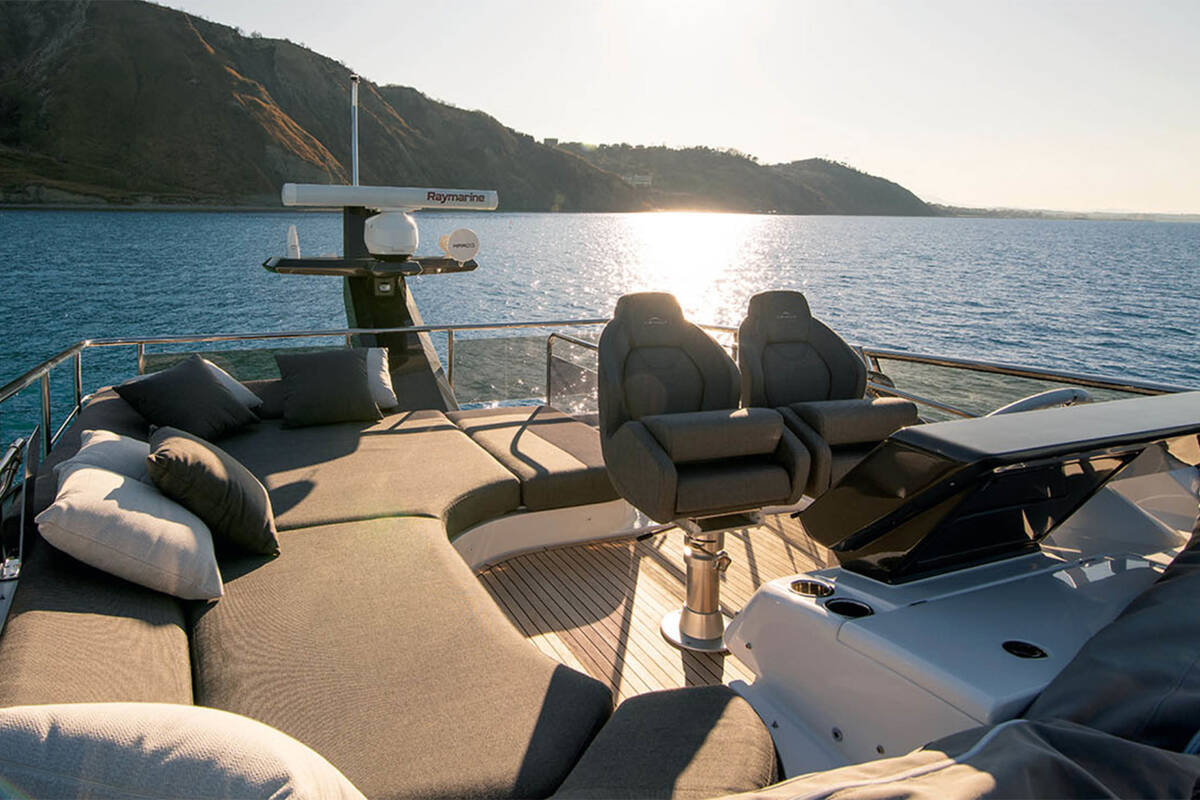 Екстер'єр Azimut S6. Версія SportFly 