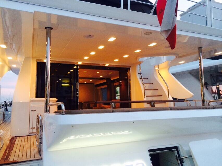 Exterior Azimut 84, 2015
