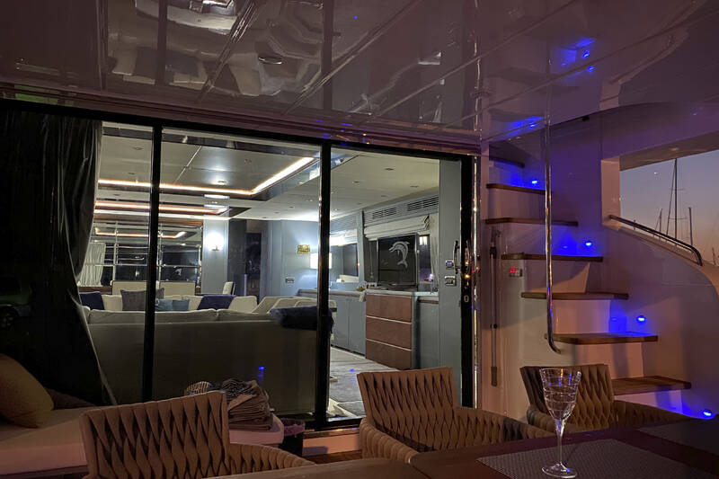 Access to salon