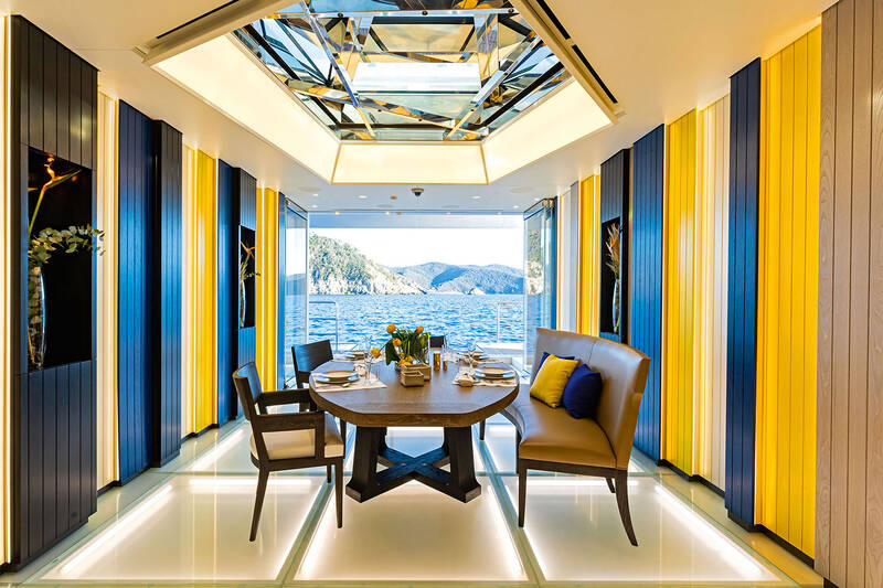 Dinette on lower deck