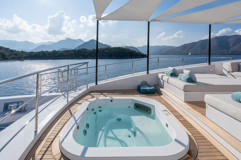 Jacuzzi on the bow