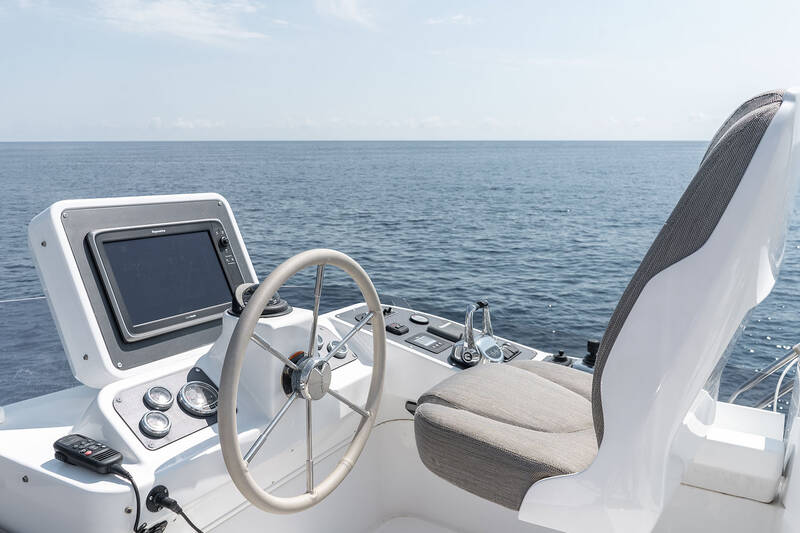 Helm station on flybridge