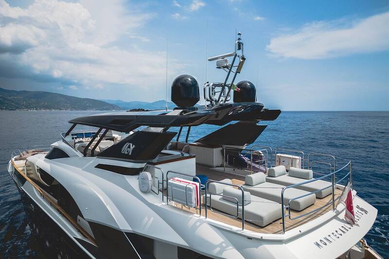 Exterior MCY 96 M/Y MIA 2017