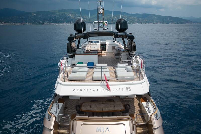 Exterior MCY 96 M/Y MIA 2017