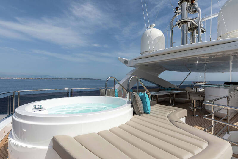 Jacuzzi on aft sundeck