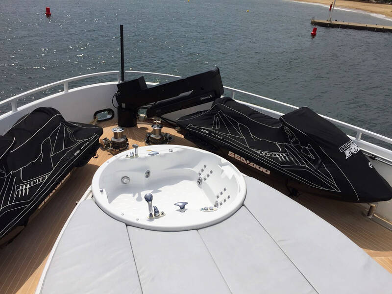 The bow section with sofas and Jacuzzi