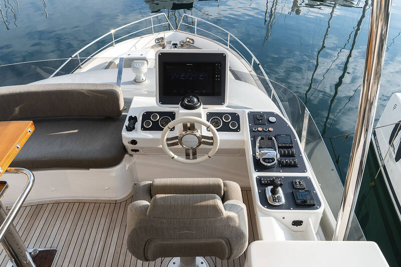Helm station on flybridge