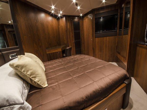 Stbd guest cabin