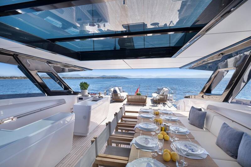 Sundeck dining