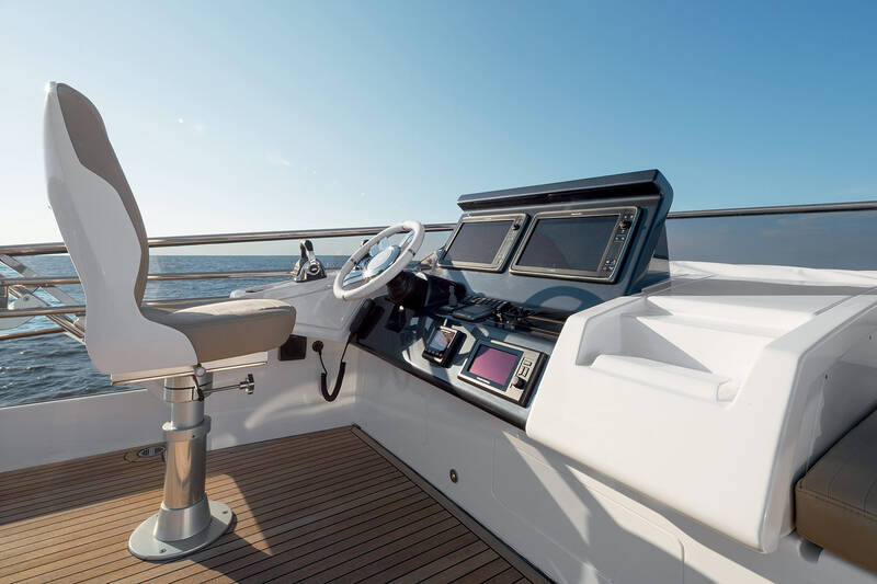 Upper helm on the sun deck