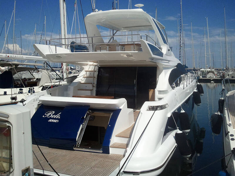 Exterior Azimut 64 2013