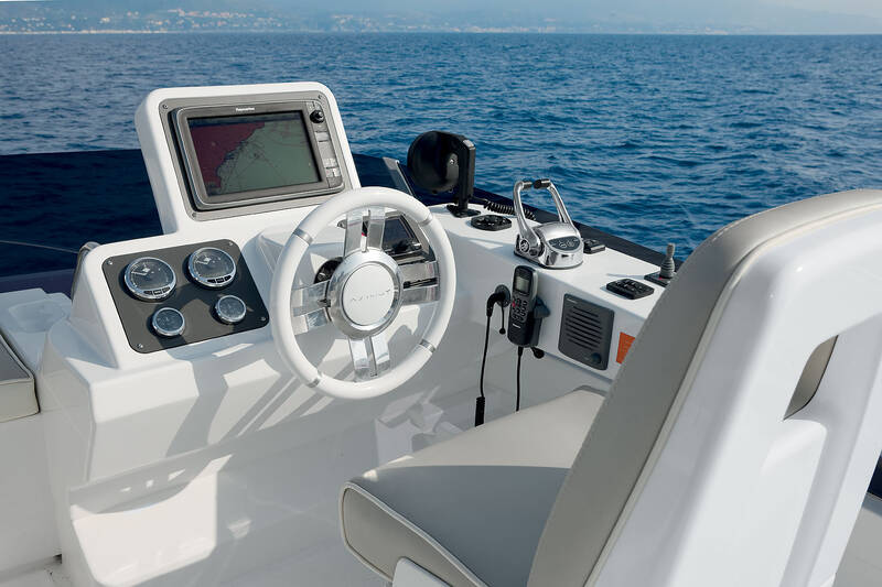 Flybridge helm station