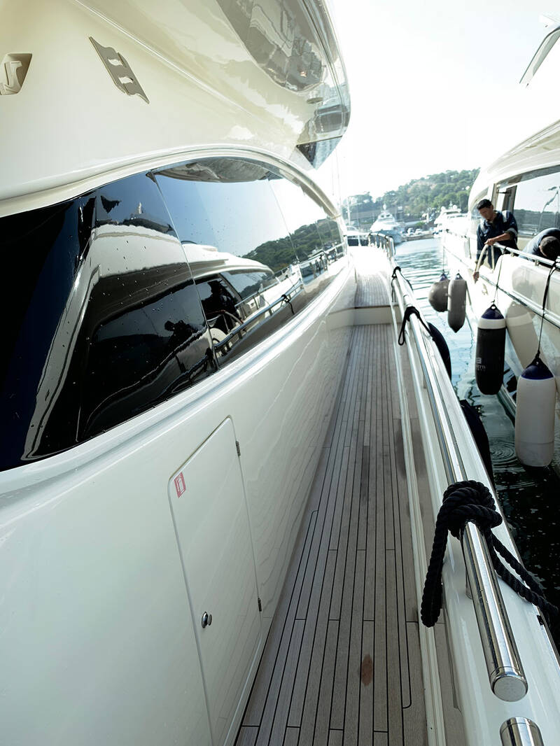 Exterior Ferretti 800 2015
