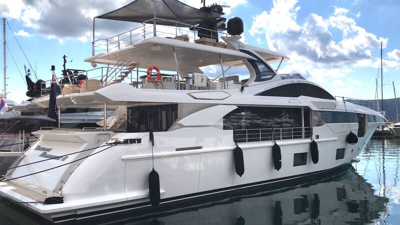 Exterior Azimut Grande 35METRI
