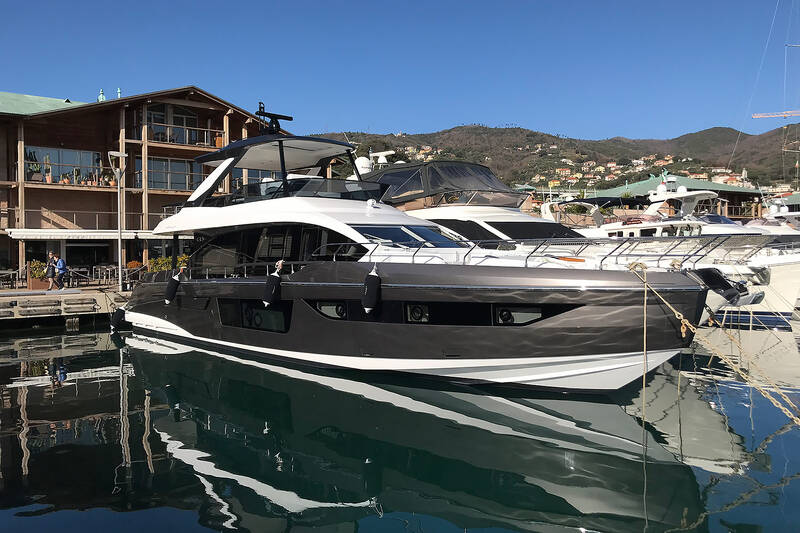 Екстер'єр Azimut 68 Fly <br/>M/Y Sunstroke 2021