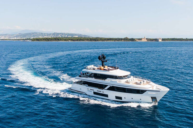 Exterior Custom Line Navetta 30<br/>M/Y MRS G 2021
