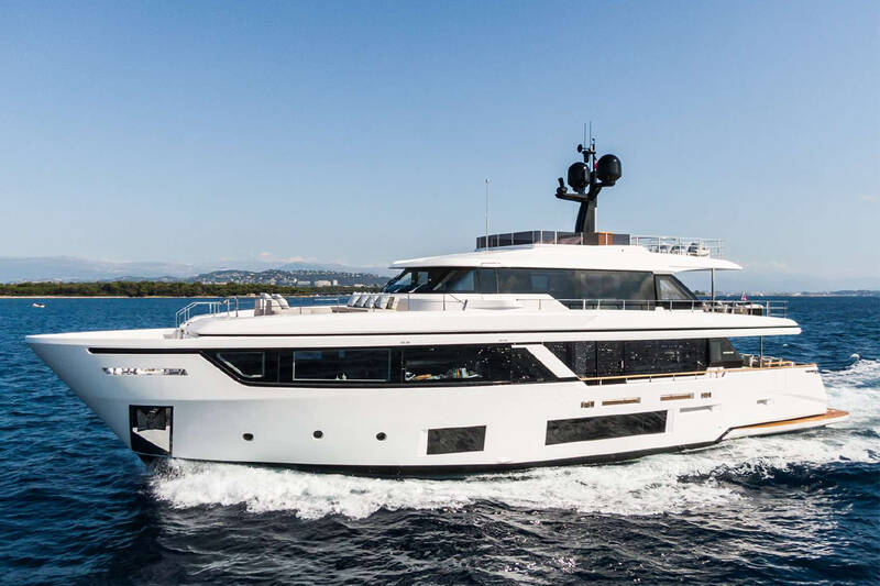 Exterior Custom Line Navetta 30<br/>M/Y MRS G 2021