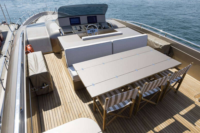 Dining area on flybridge