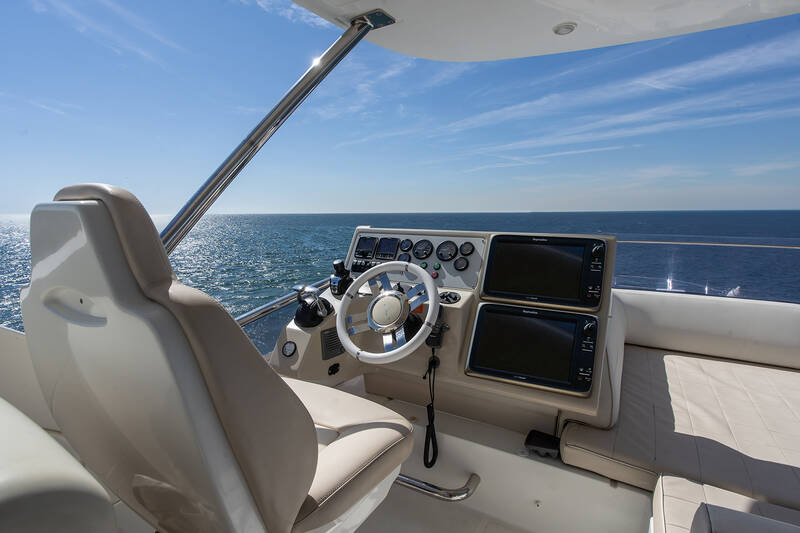 Helm station on flybridge