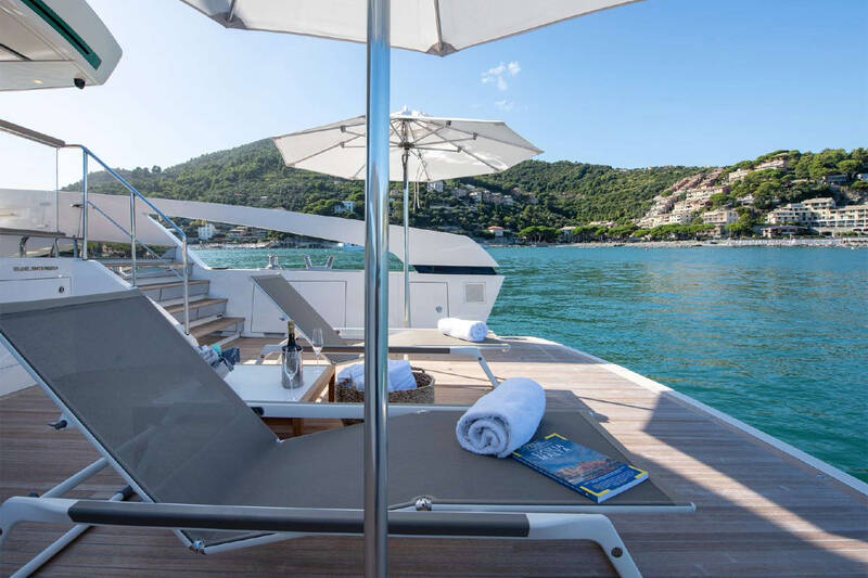 Beach club on aft