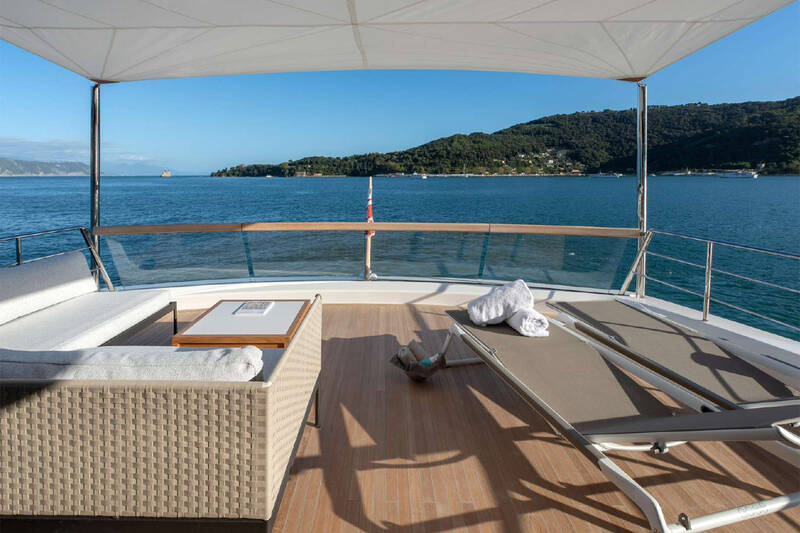 Lounge area on aft flybridge