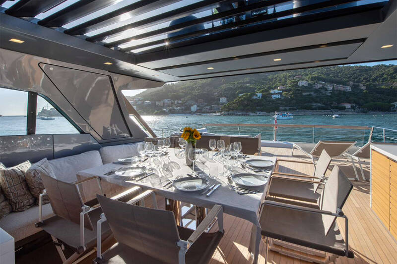Dining area on flybridge