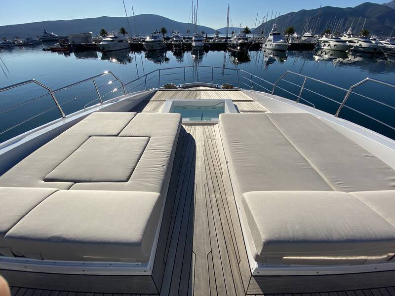 Bow deck