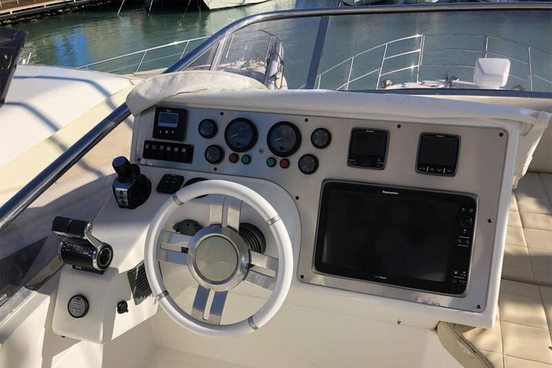 Helm station on flybridge