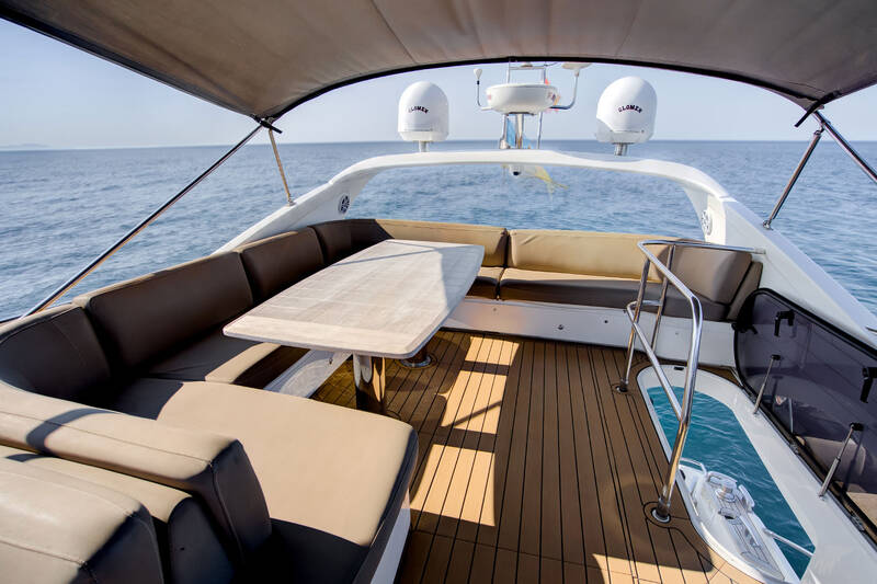 Dining area on flybridge